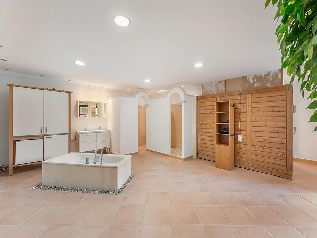 Spacious finca with far-reaching views to the sea-12