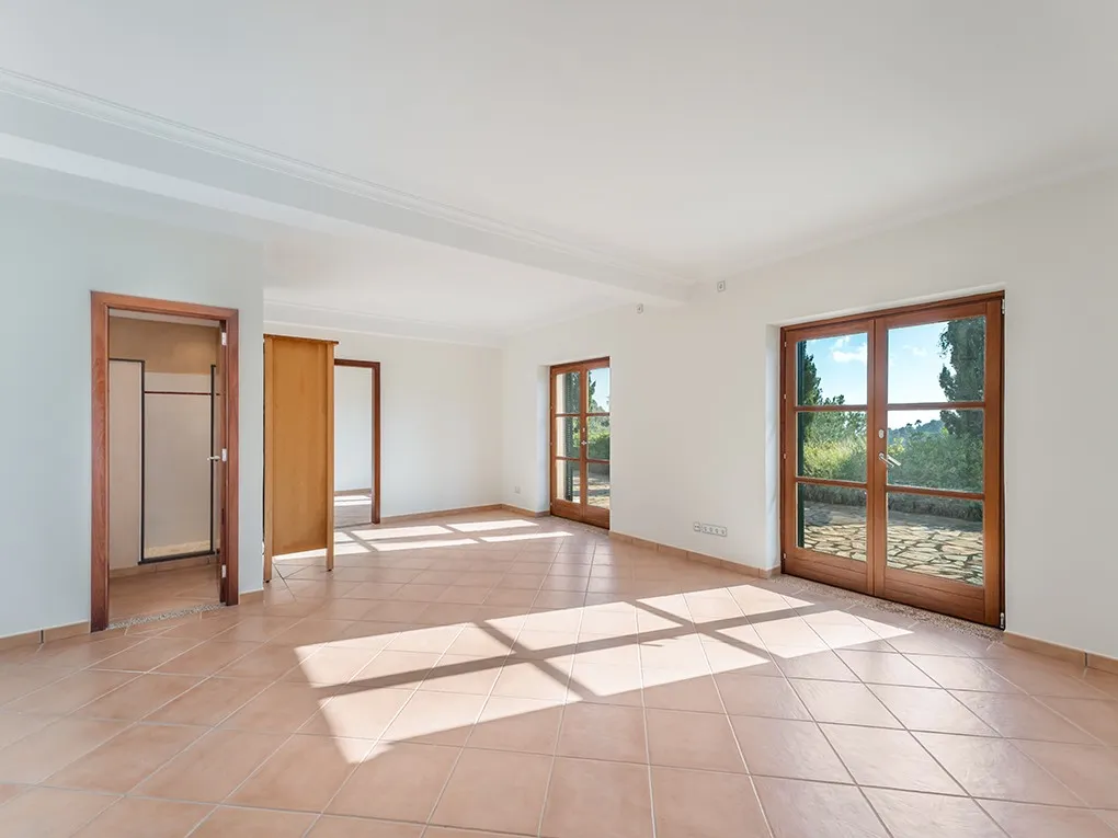 Spacious finca with far-reaching views to the sea-10