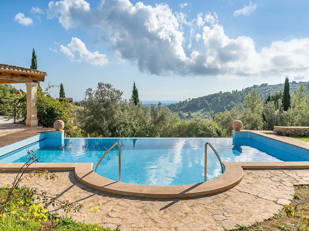 Spacious finca with far-reaching views to the sea-15