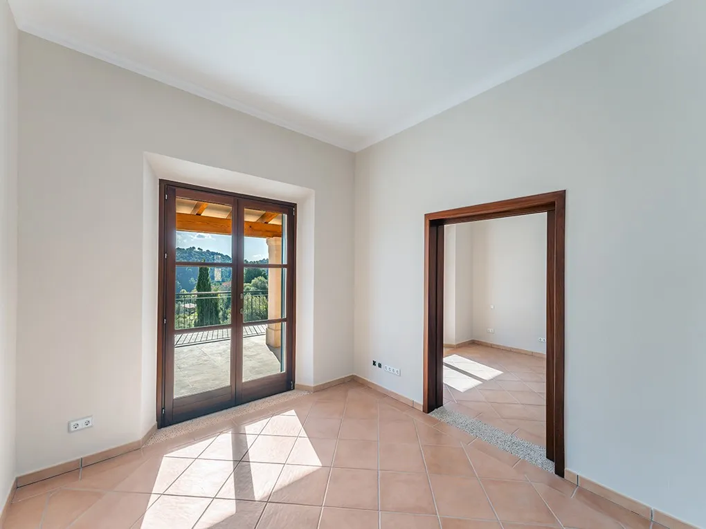 Spacious finca with far-reaching views to the sea-6