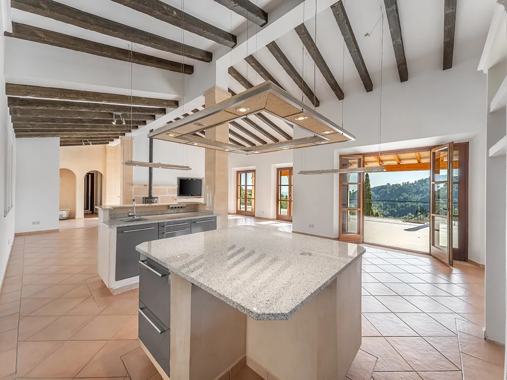 Spacious finca with far-reaching views to the sea-5