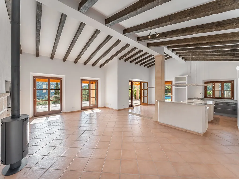 Spacious finca with far-reaching views to the sea-4