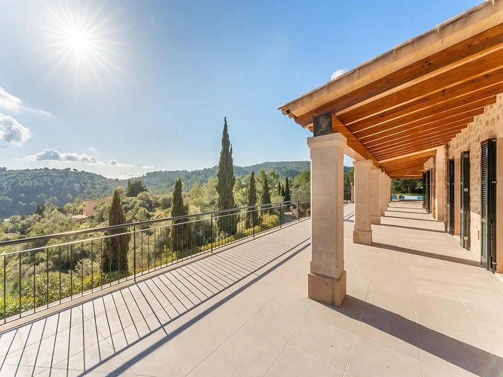 Spacious finca with far-reaching views to the sea-7