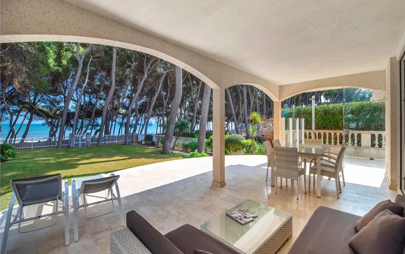 Frontline Villa w doskonałej lokalizacji na sprzedaż, Puerto Alcudia