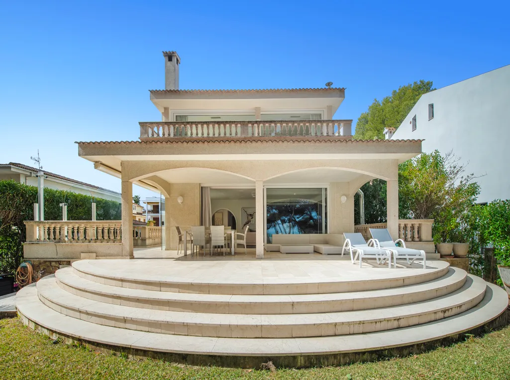 Frontline Villa w doskonałej lokalizacji na sprzedaż, Puerto Alcudia-3