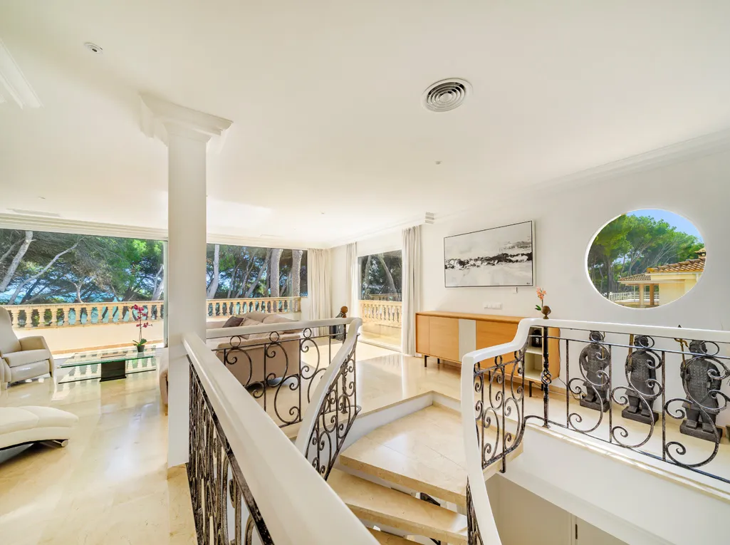 Frontline Villa w doskonałej lokalizacji na sprzedaż, Puerto Alcudia-10