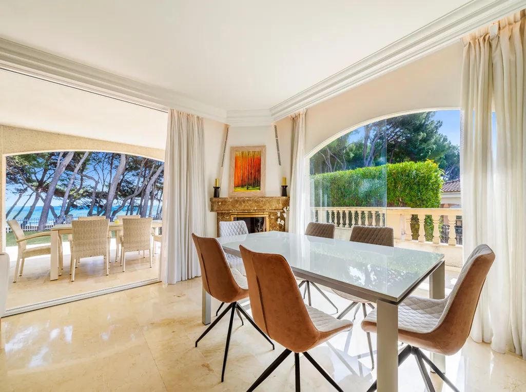 Frontline Villa w doskonałej lokalizacji na sprzedaż, Puerto Alcudia-5