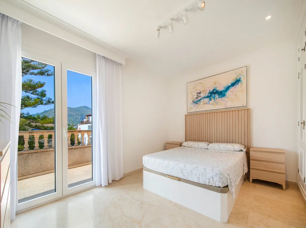 Frontline Villa w doskonałej lokalizacji na sprzedaż, Puerto Alcudia-11