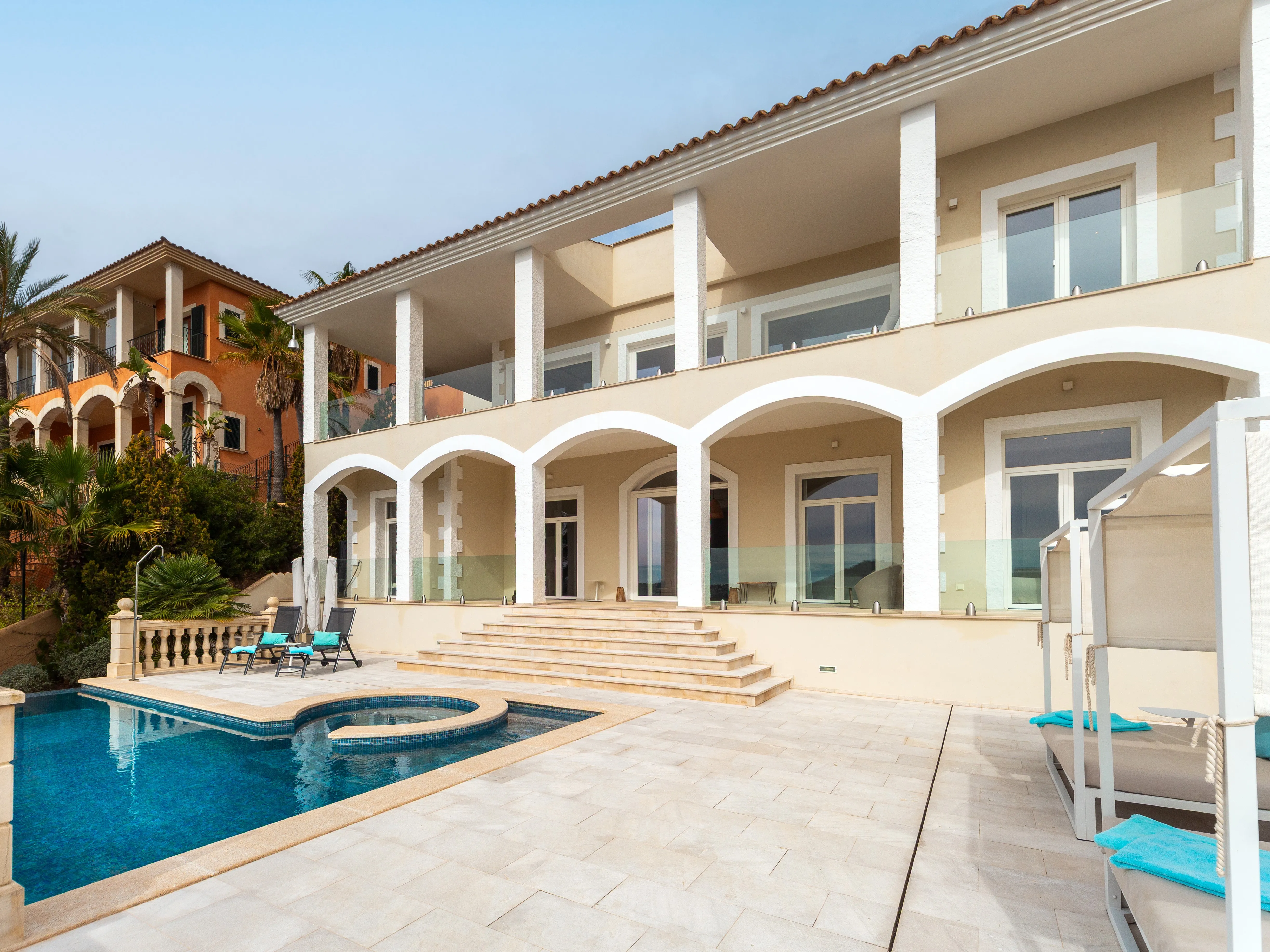 Elegante villa con fantásticas vistas al mar-2