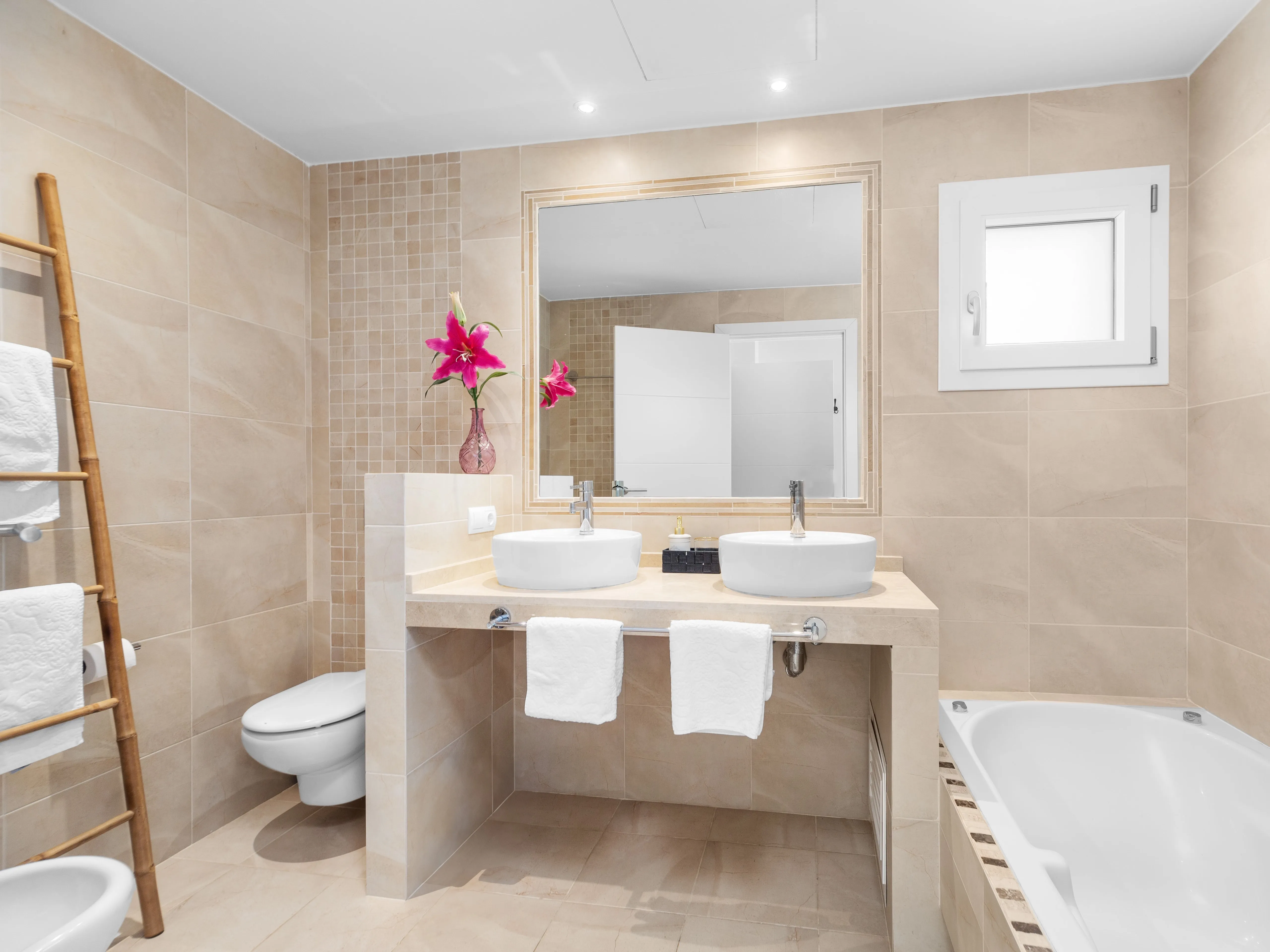 Elegante villa con fantásticas vistas al mar-16