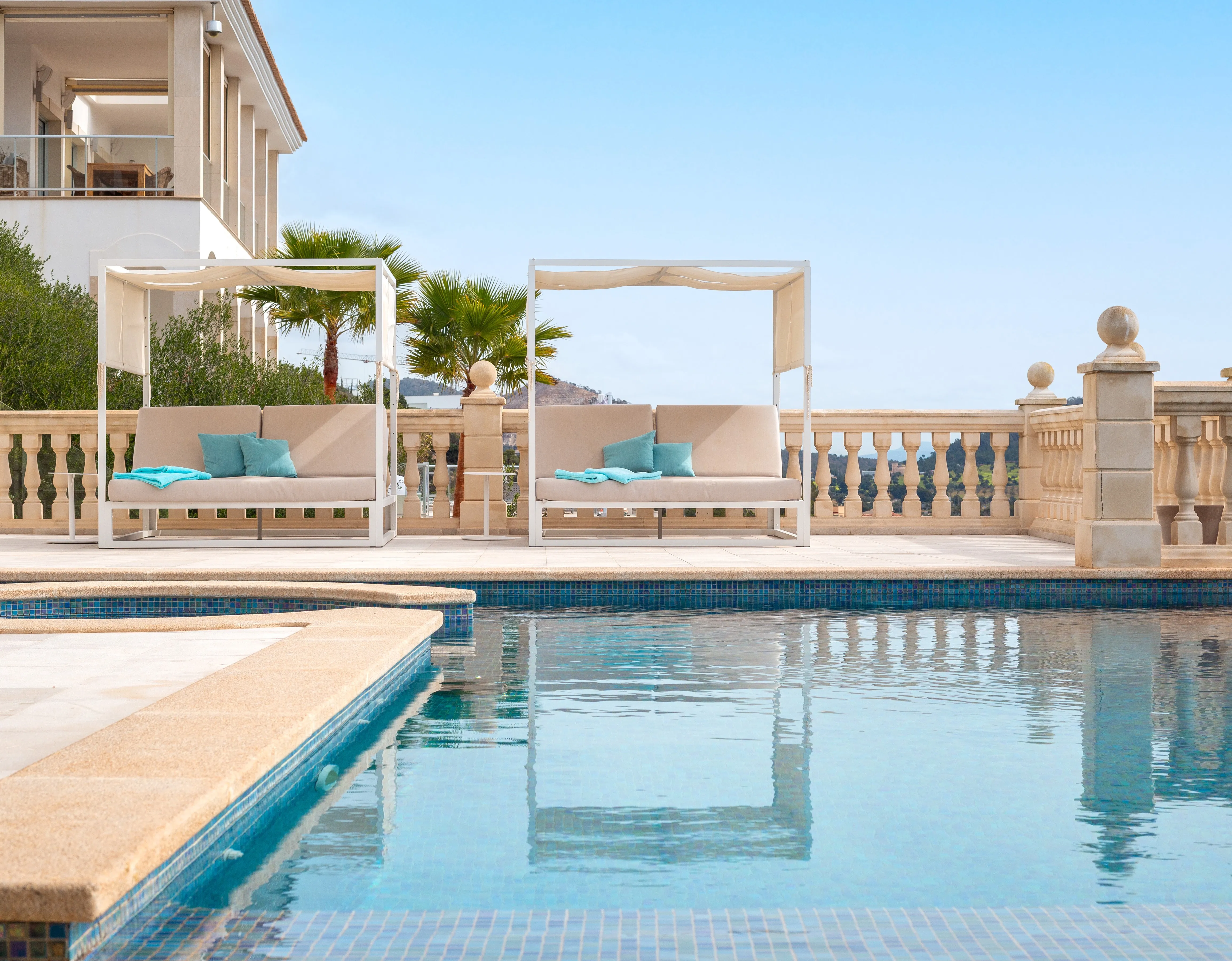 Elegante villa met fantastisch uitzicht op zee-17