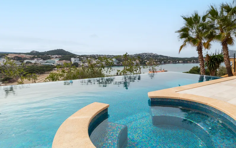 Elegant villa med fantastisk havsutsikt