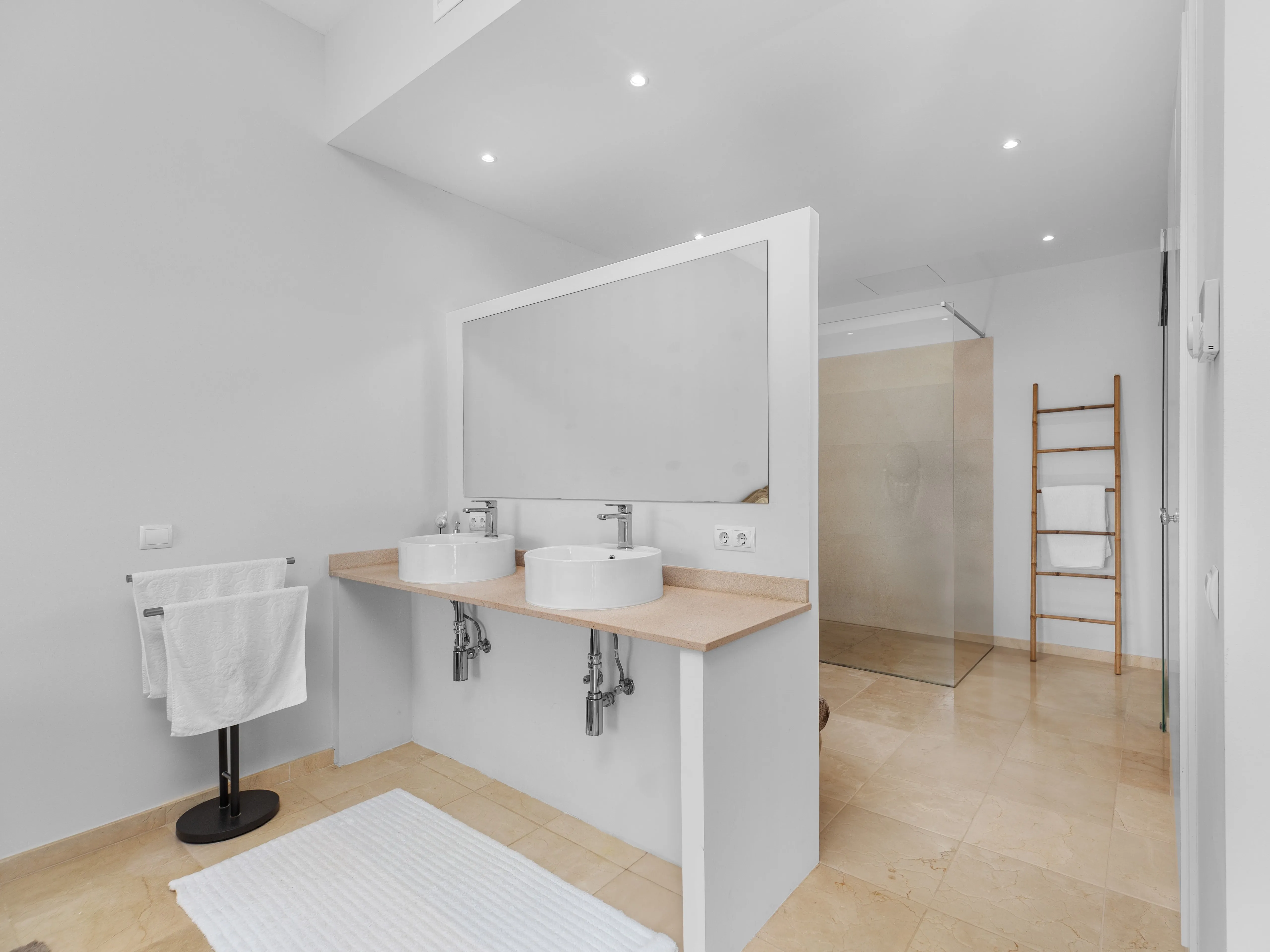 Elegant vila amb fantàstiques vistes al mar-9