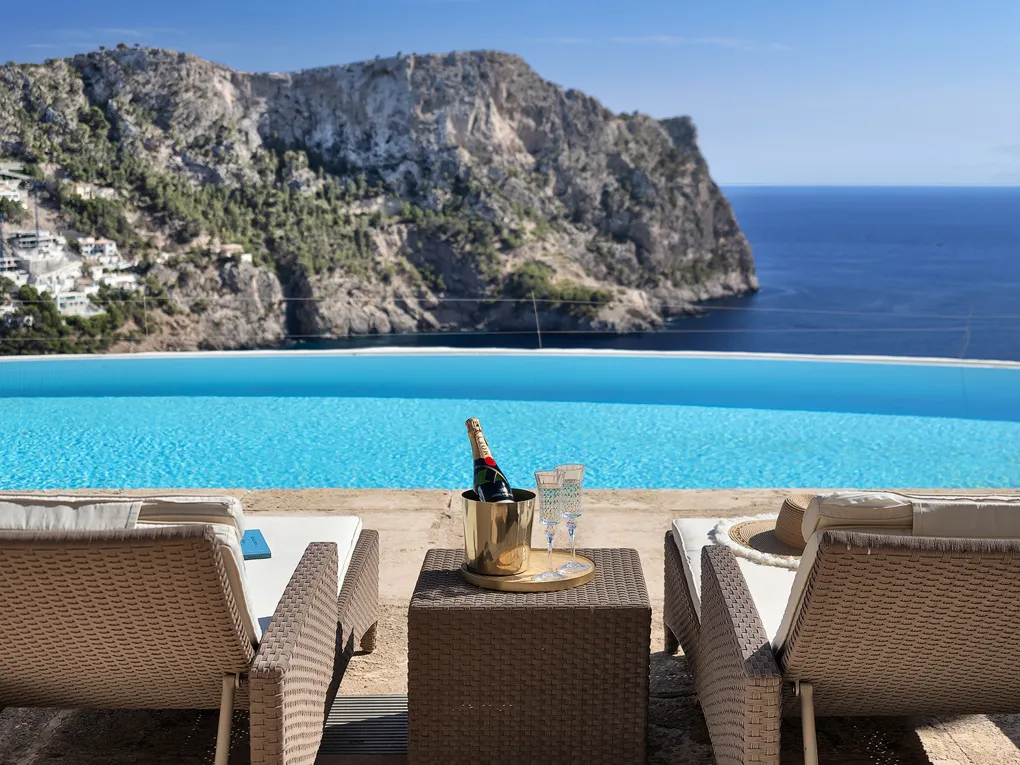 Villa med bedste beliggenhed, gæstehus og privatliv-9