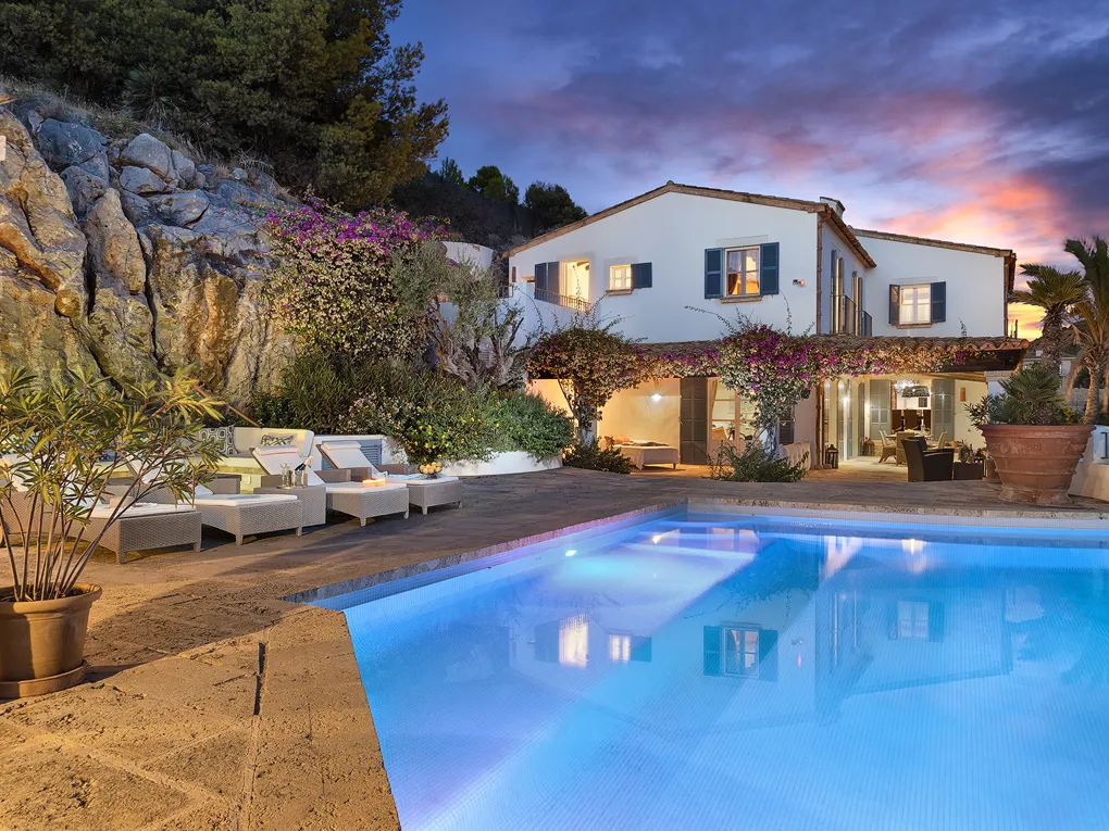 Villa med bedste beliggenhed, gæstehus og privatliv-13