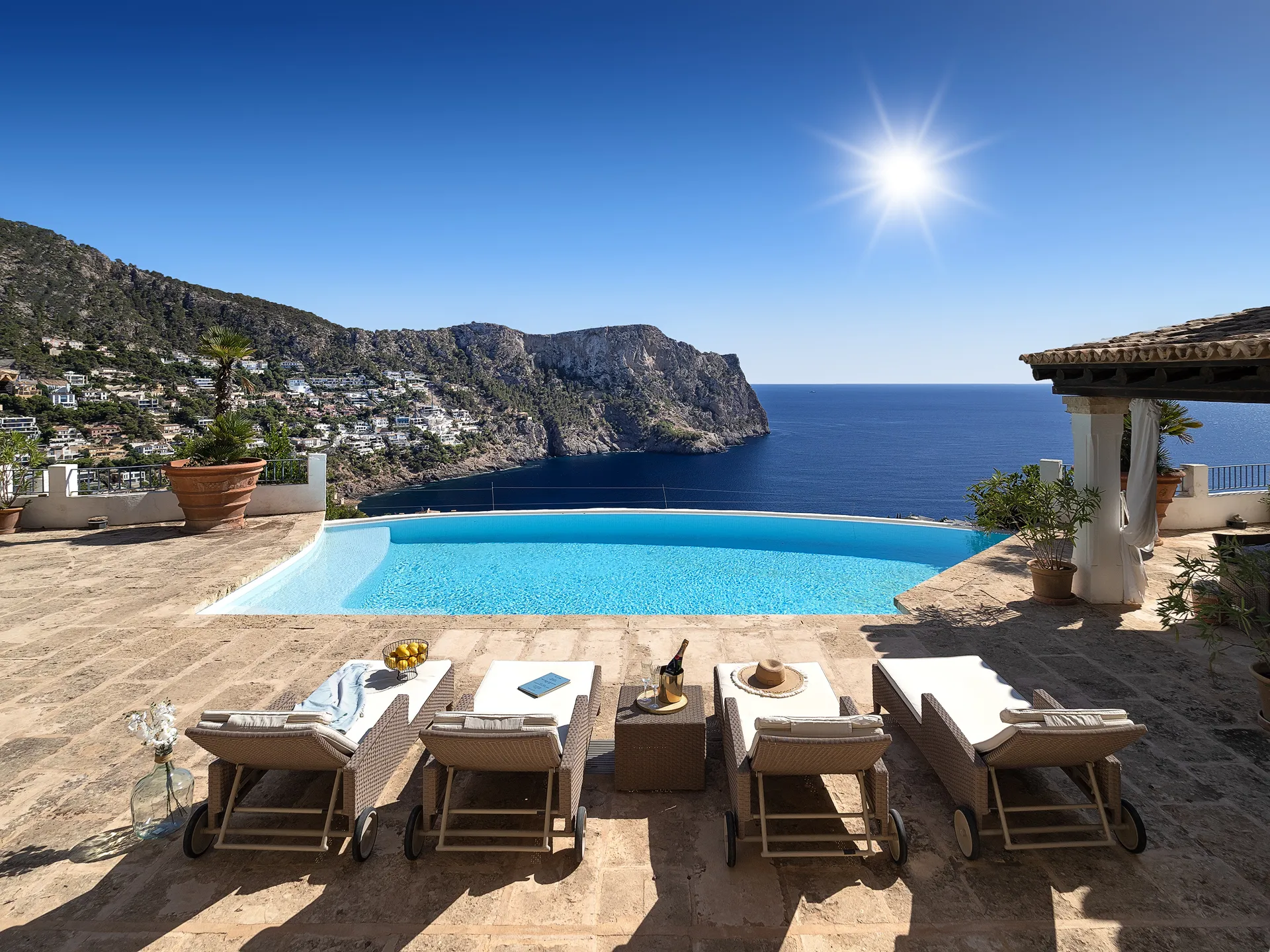 Villa med bedste beliggenhed, gæstehus og privatliv-1