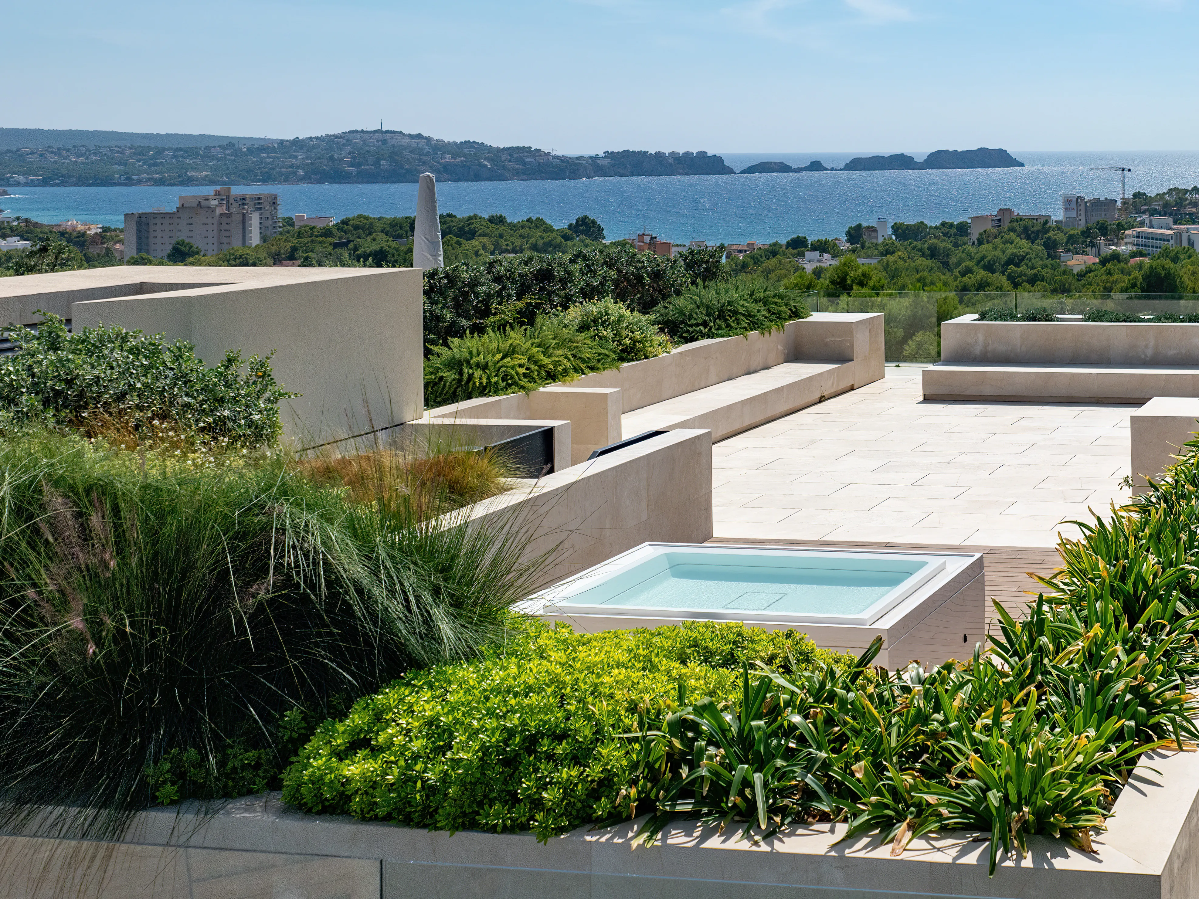 New penthouse with amazing sea views-1