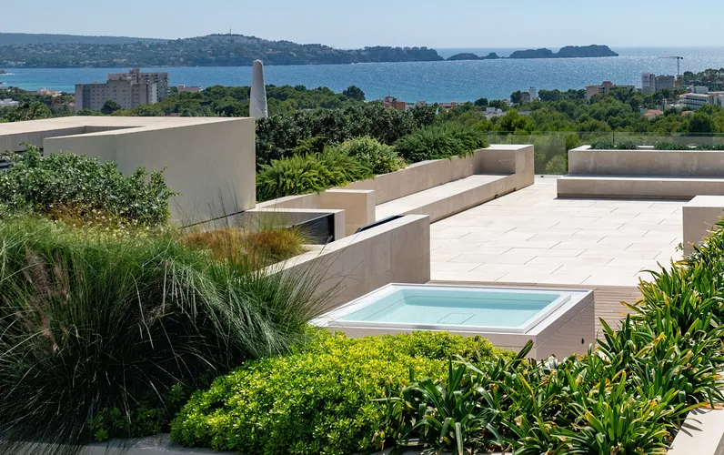 New penthouse with amazing sea views