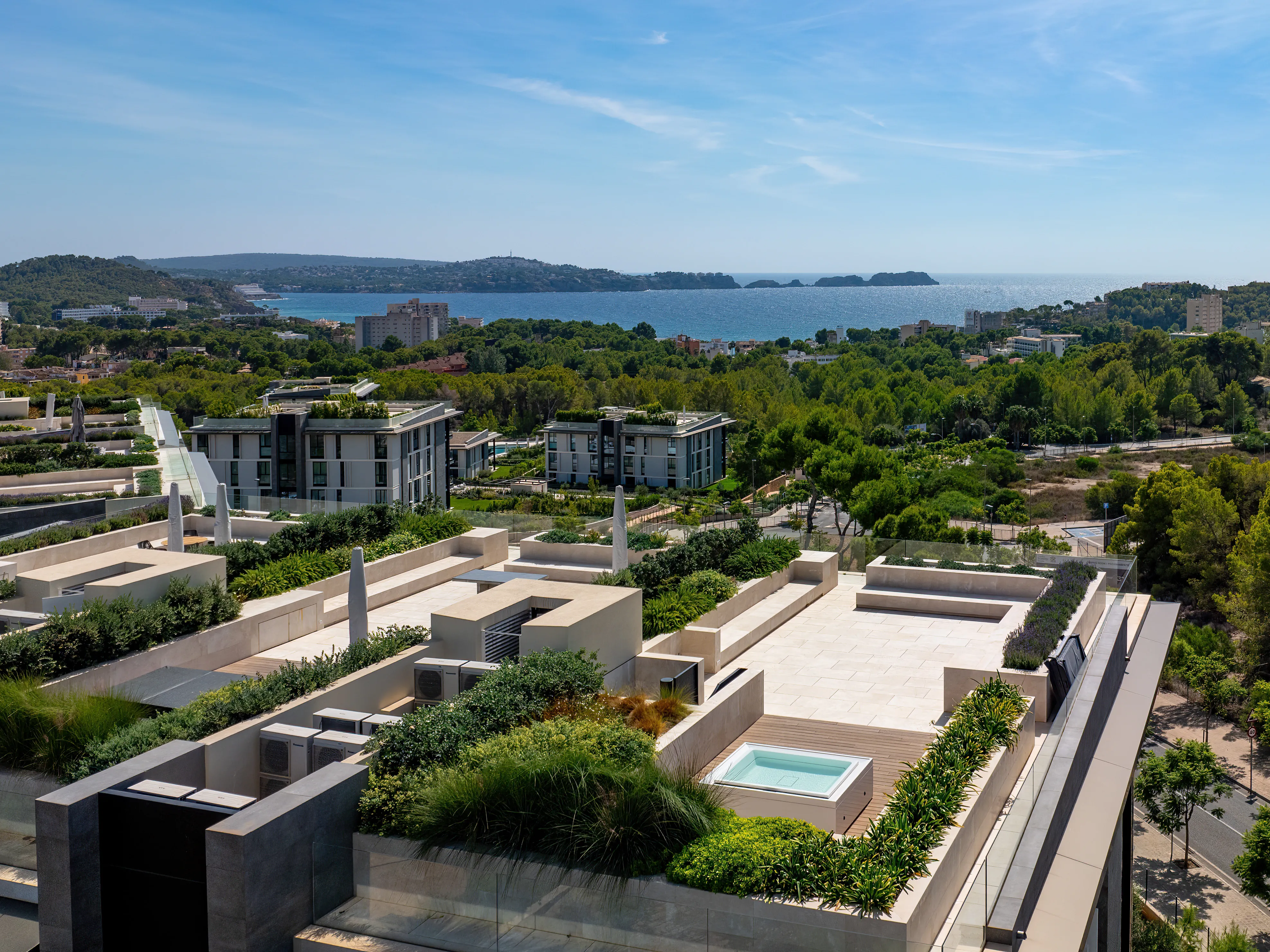 New penthouse with amazing sea views-10