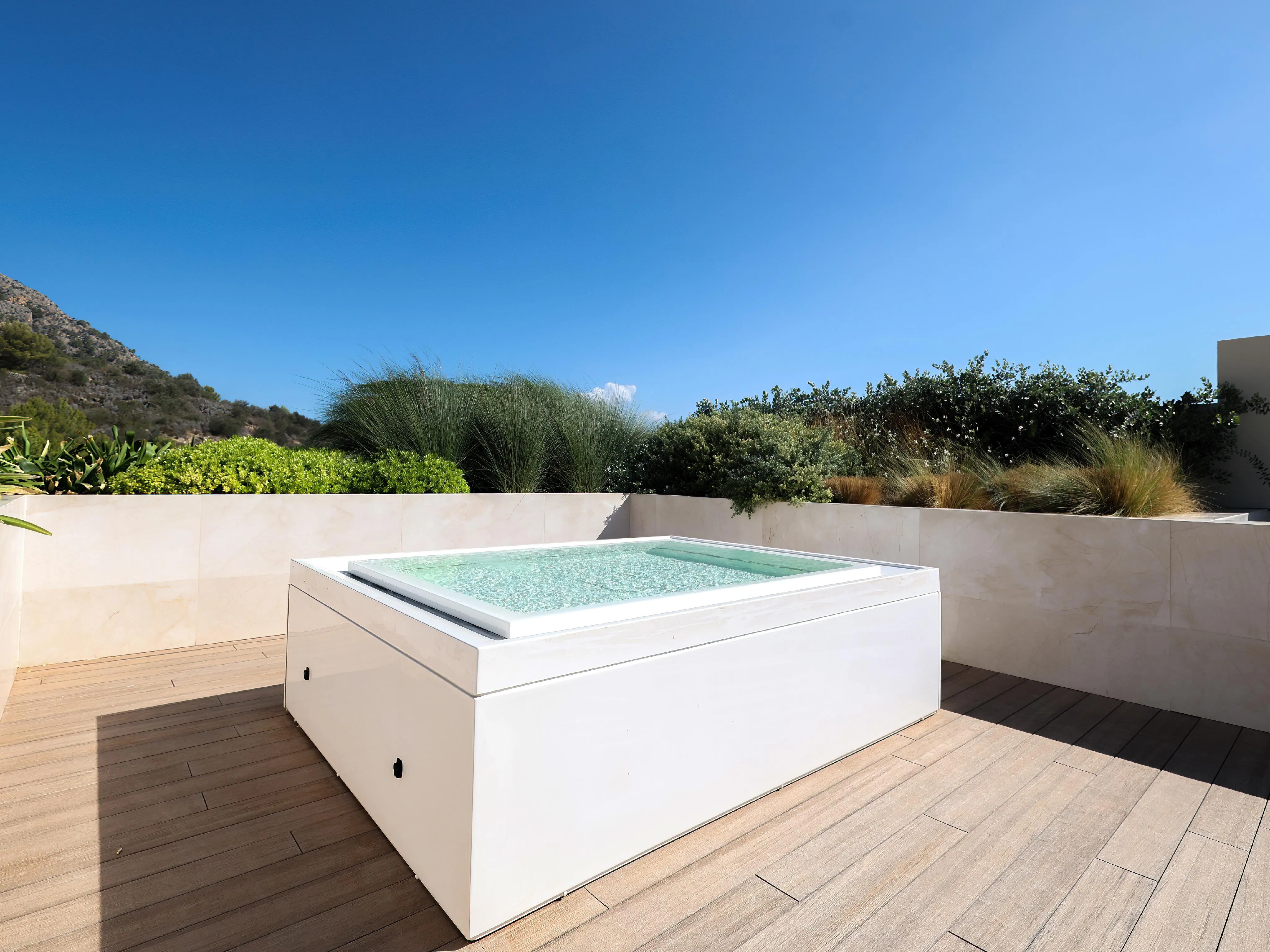 New penthouse with amazing sea views-12