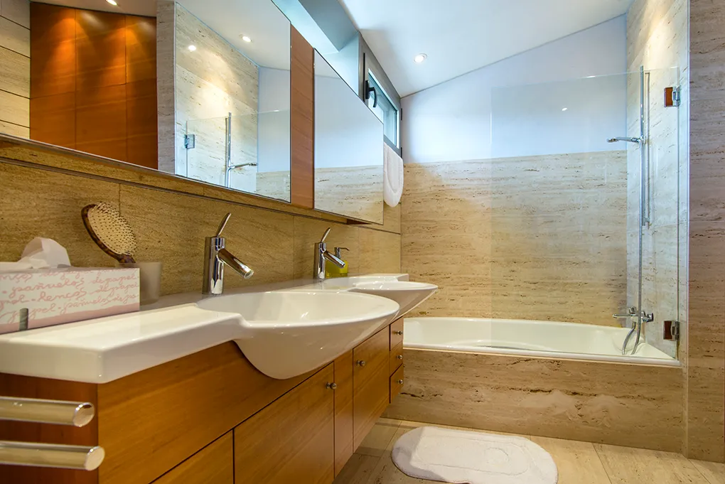 Designervilla på strandpromenaden i Son Veri-13