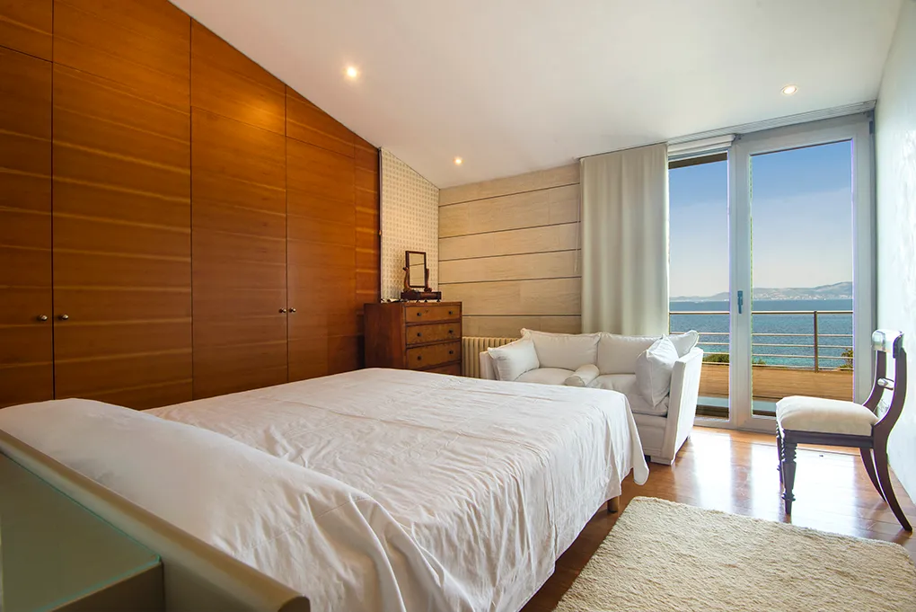 Designervilla på strandpromenaden i Son Veri-10