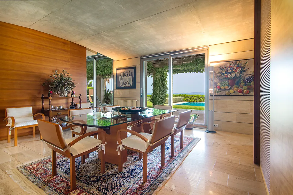 Designervilla på strandpromenaden i Son Veri-4