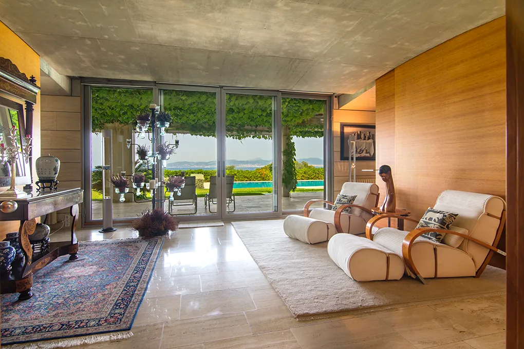 Designervilla på strandpromenaden i Son Veri-7