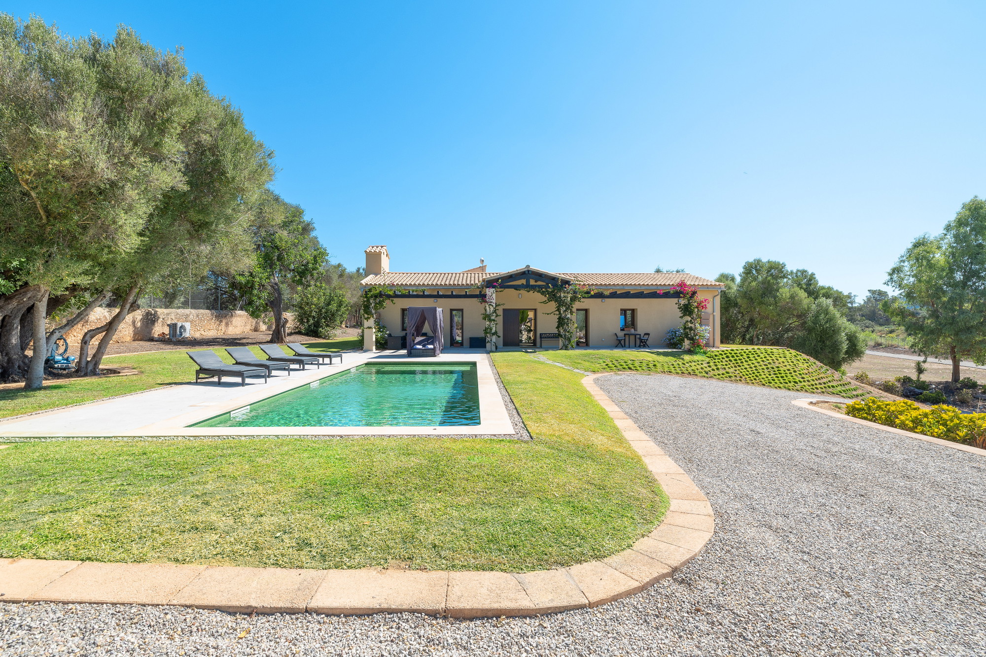 Passive design villa with exceptional privacy in Marratxí