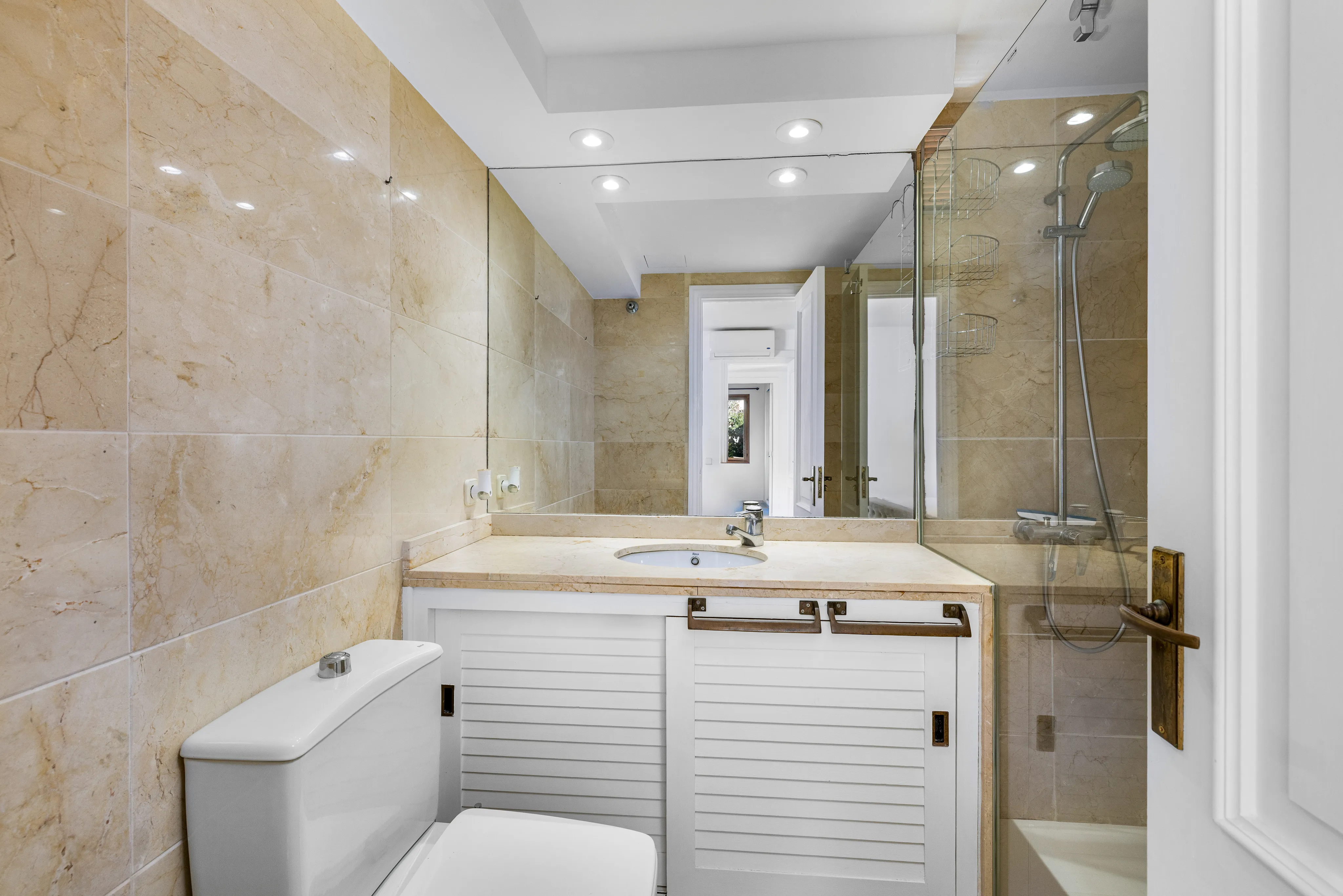 Ático con vistas impresionantes-12