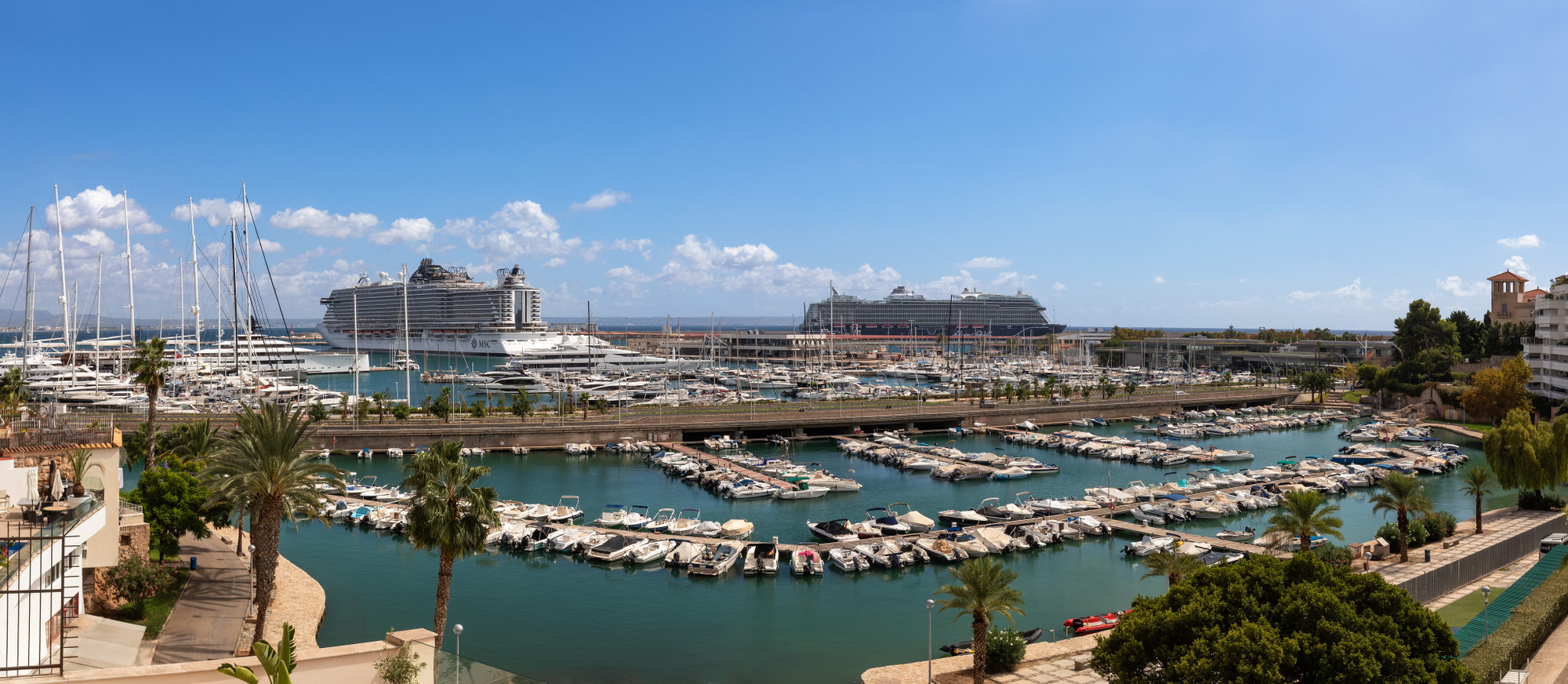 Pis espaiós amb terrassa i vistes al port a Can Bárbara-14