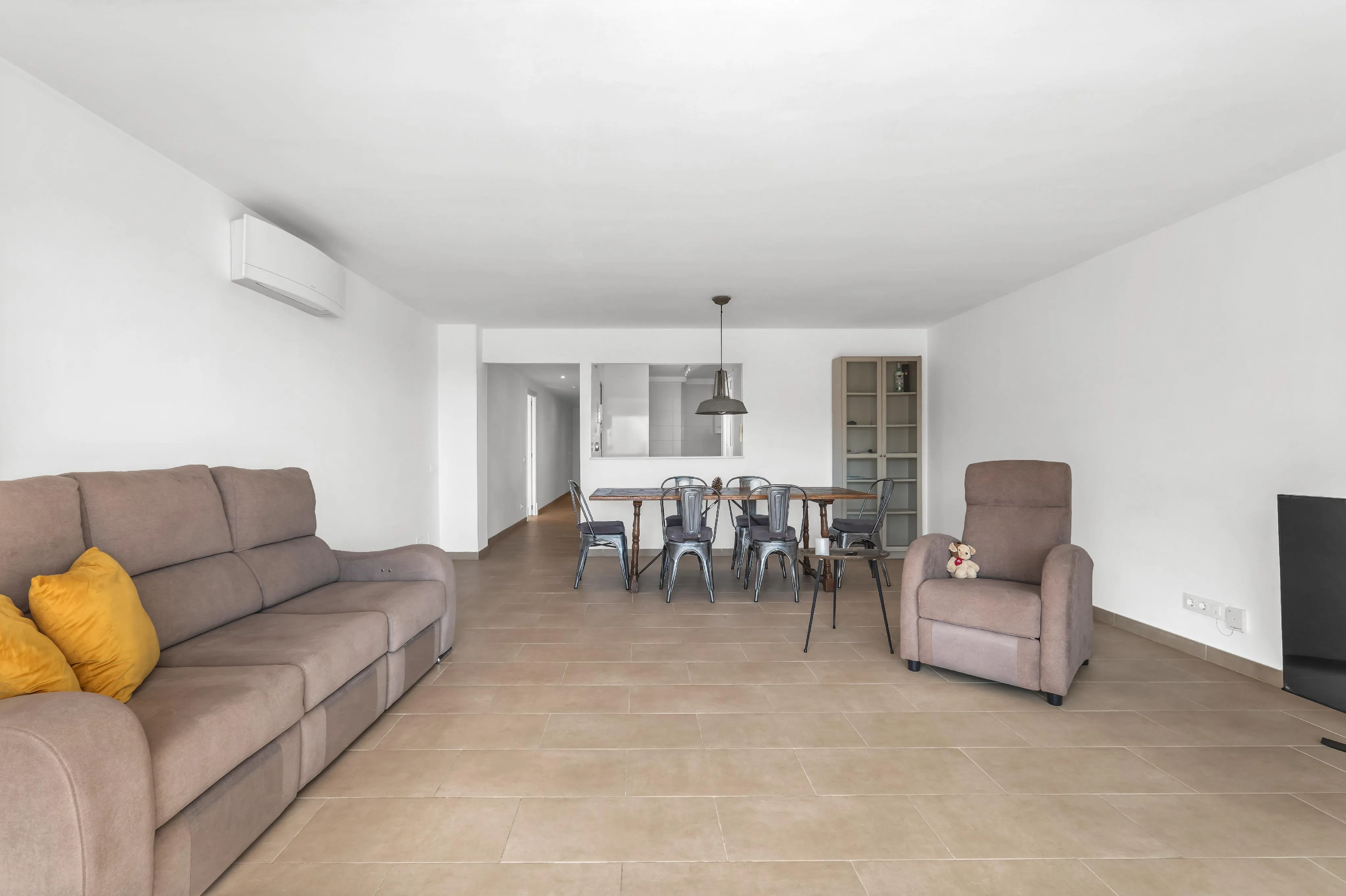 Spacious apartment with terrace and harbour views in Can Bárbara-4