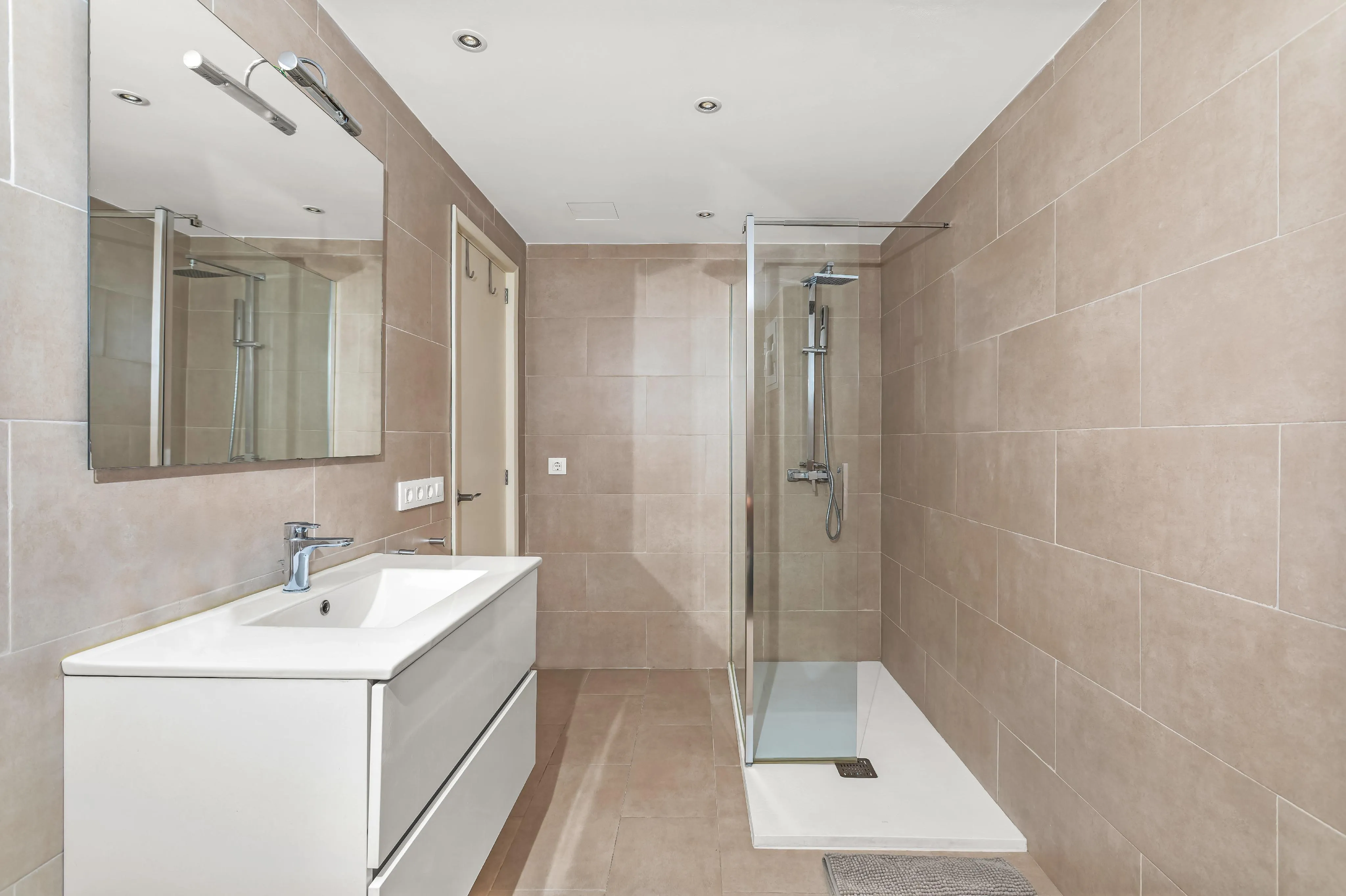 Exclusive, spacious and bright apartment with view in Can Bárbara-6