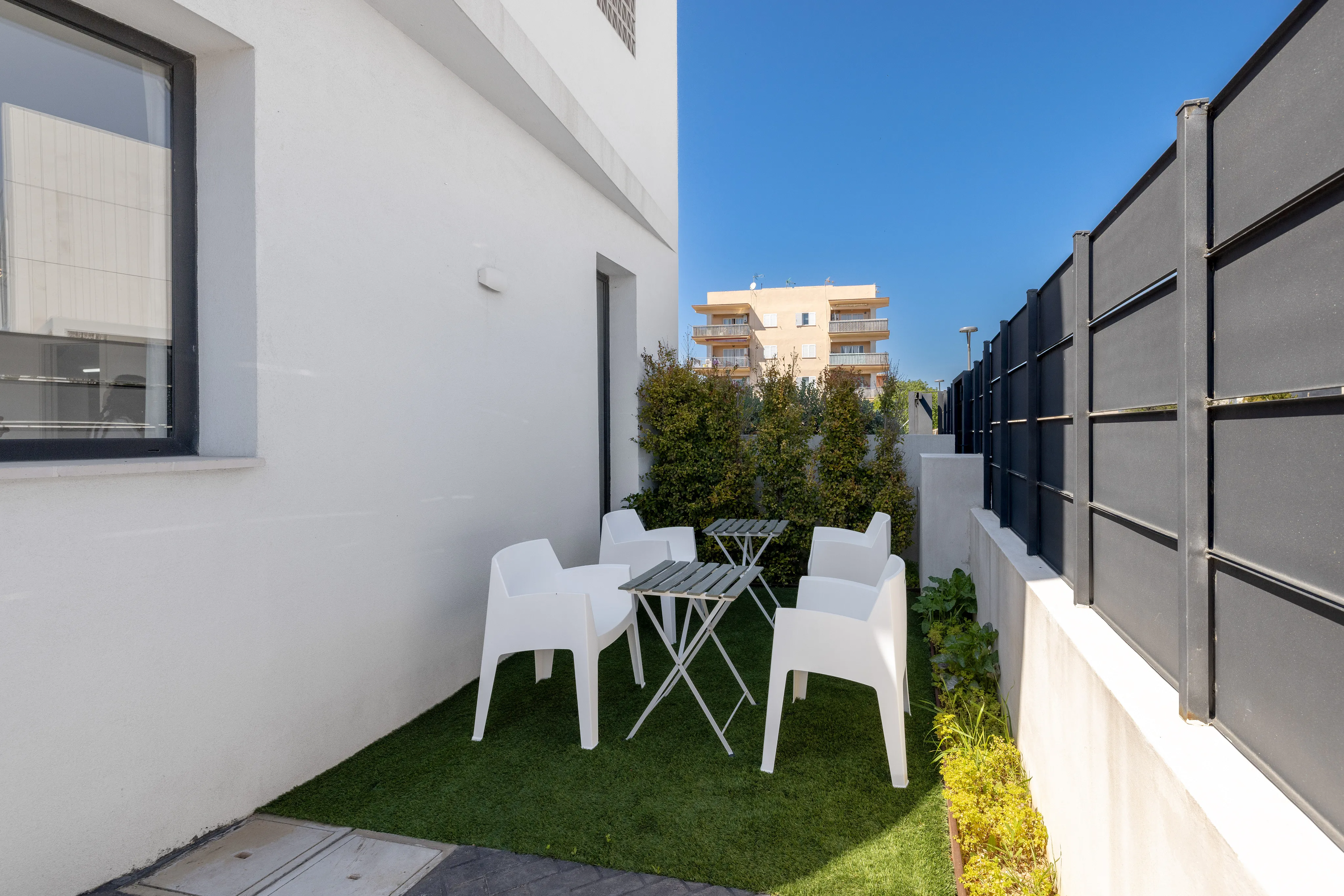 Villa moderna con piscina, giardino e appartamento indipendente-19