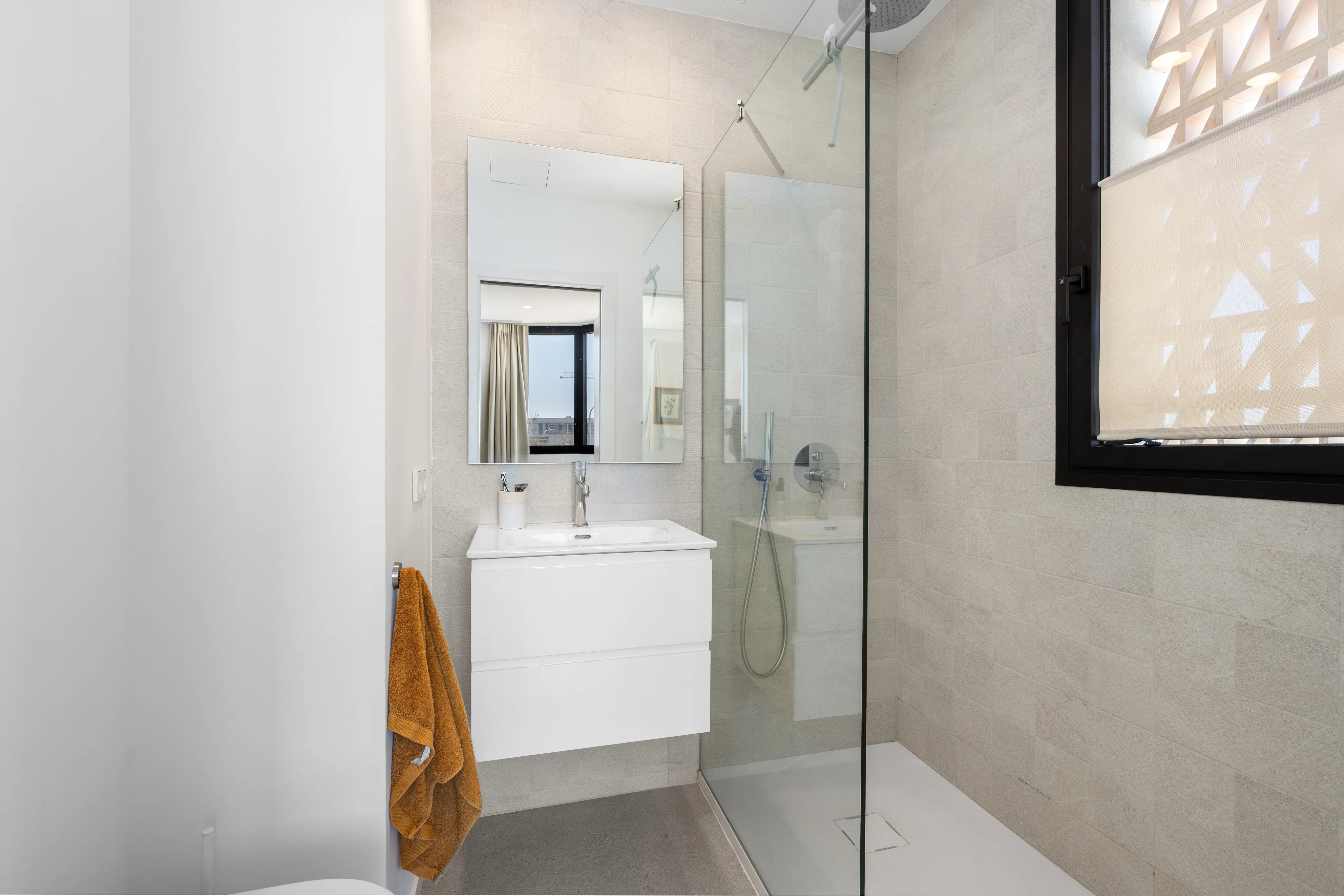 Villa moderna con piscina, giardino e appartamento indipendente-22