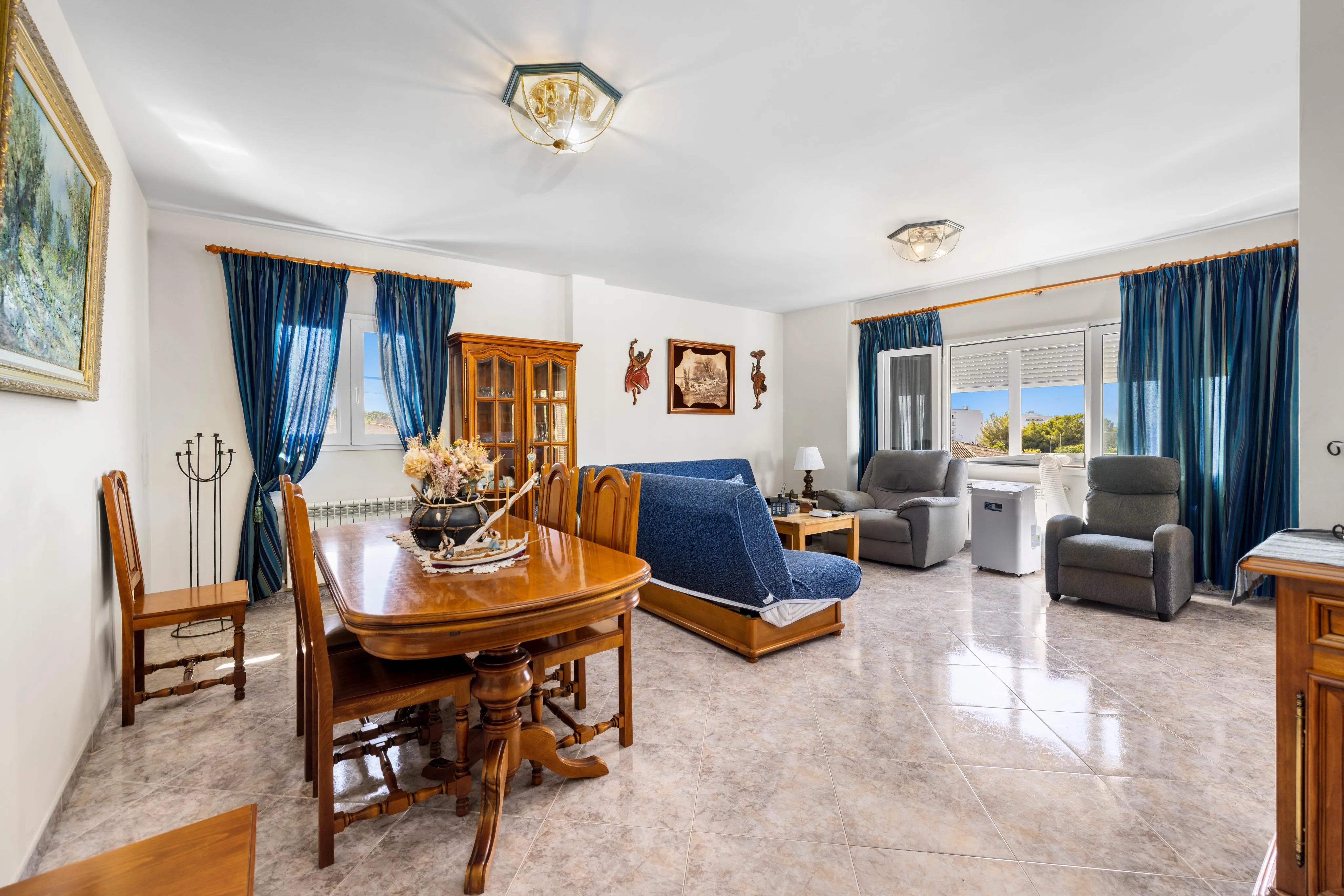 Àmplia casa familiar amb gran potencial-2