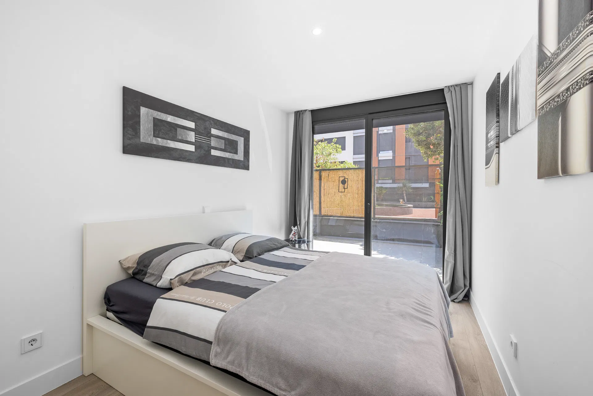 High-quality new-build apartment with spacious terrace near the sea-8