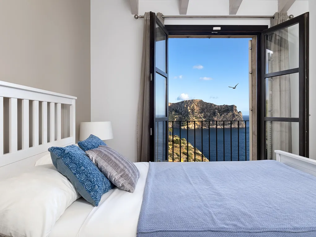 New refurbished family villa in front line to the sea-10