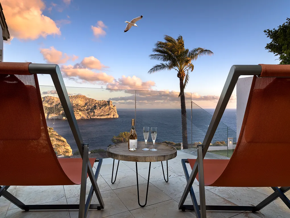 New refurbished family villa in front line to the sea-8