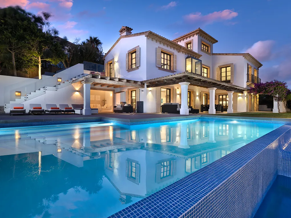 New refurbished family villa in front line to the sea-1