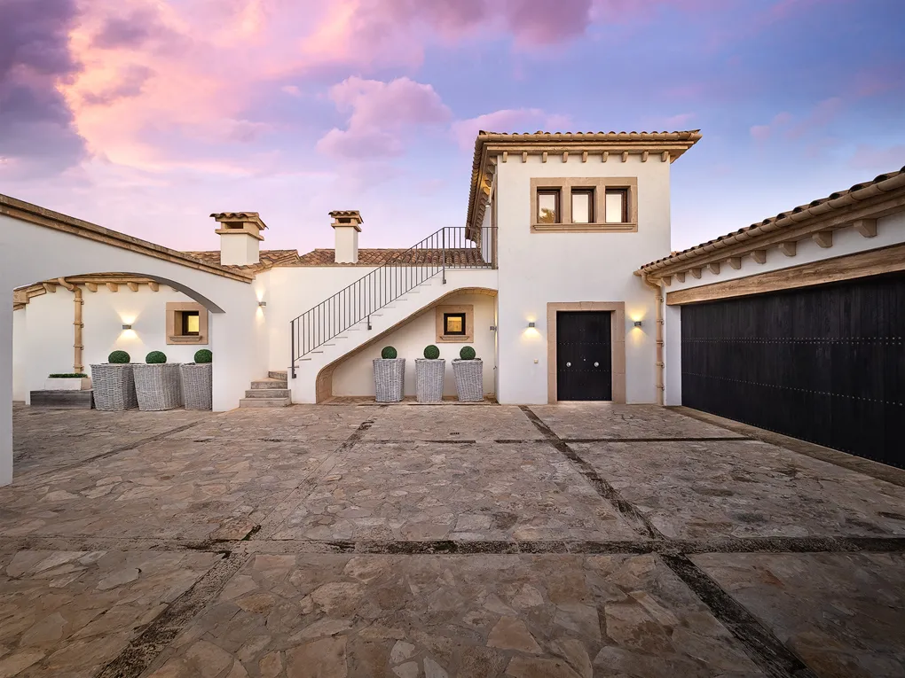 New refurbished family villa in front line to the sea-13