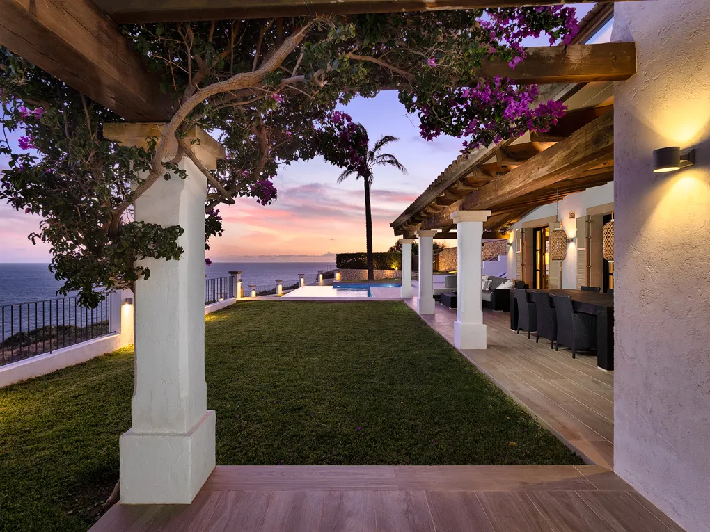 New refurbished family villa in front line to the sea-2