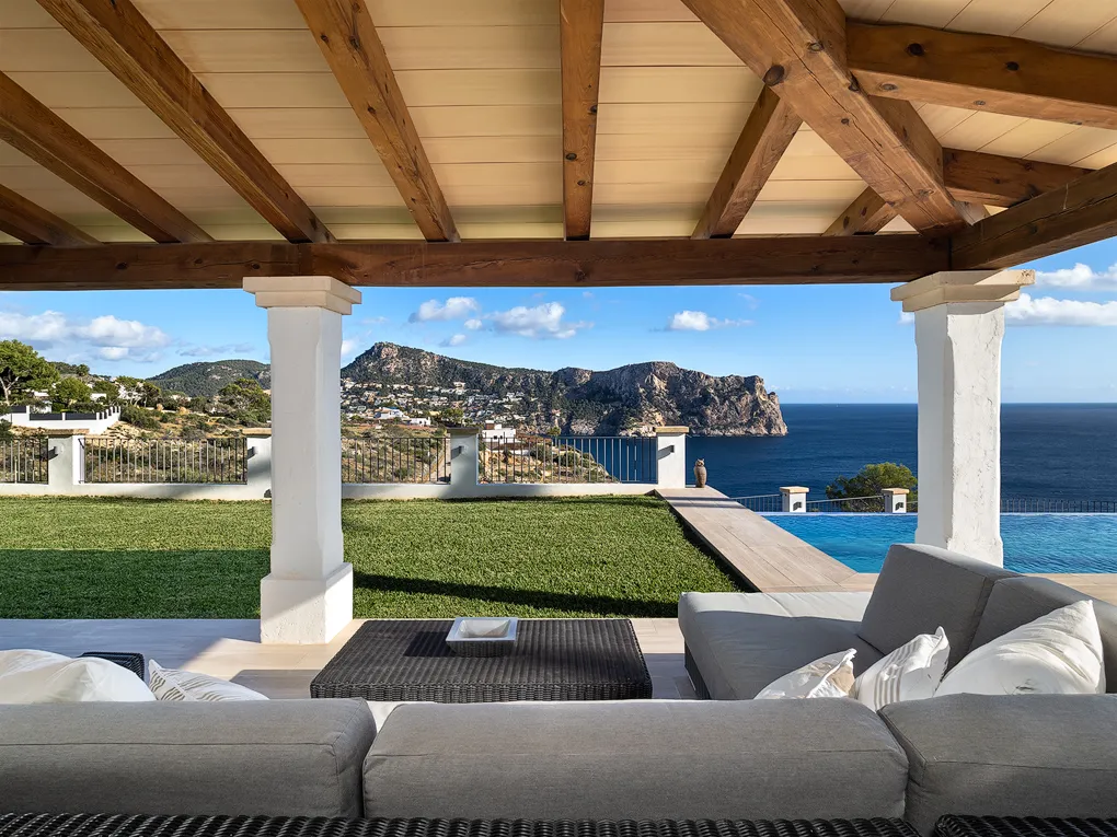 New refurbished family villa in front line to the sea-3