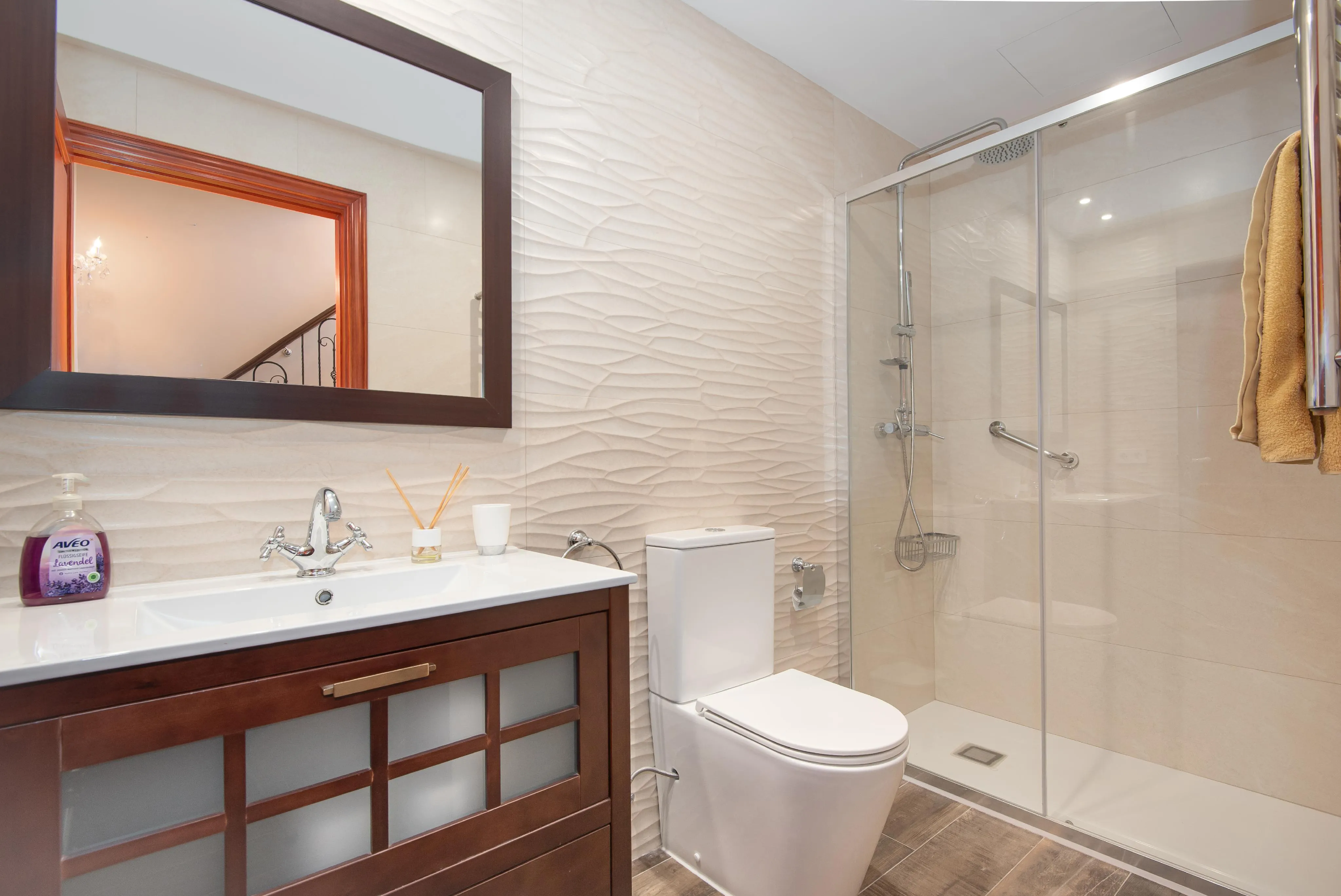 Renovated townhouse near the Marketplace with garage and courtyard-14