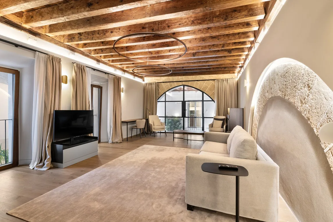 Apartamento dúplex de lujo en palacio histórico con parking, ascensor y balcones en San Jaime-2