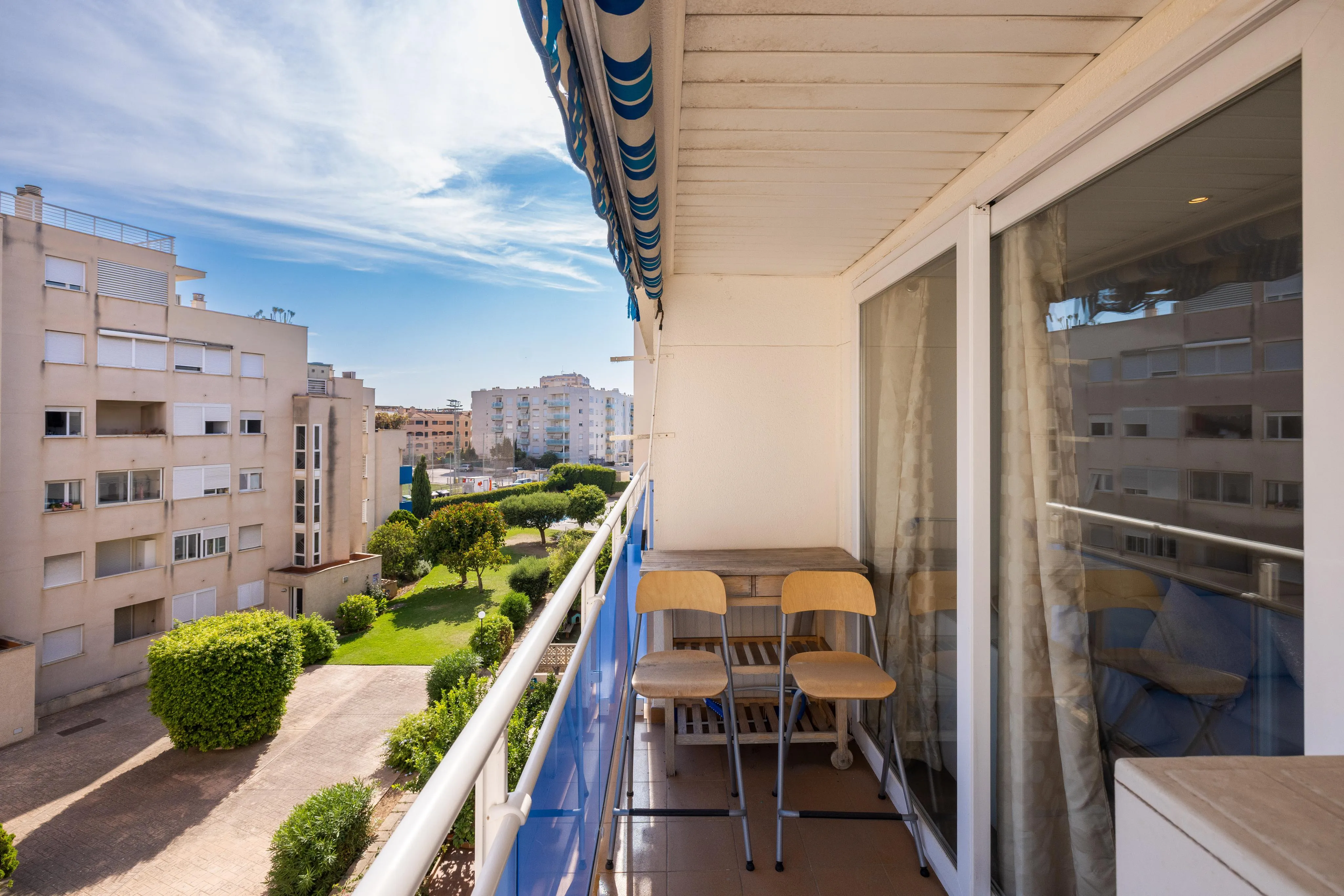 Piso luminoso con terraza, piscina y parking-6