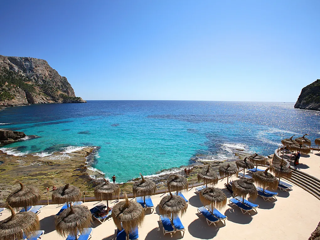 Luxe villa met zeezicht in New Folies-26