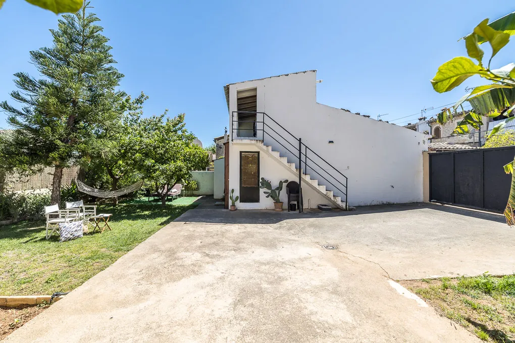 Casa de pueblo renovada con estilo, jardín, garaje y proyecto de piscina en Alaró-18