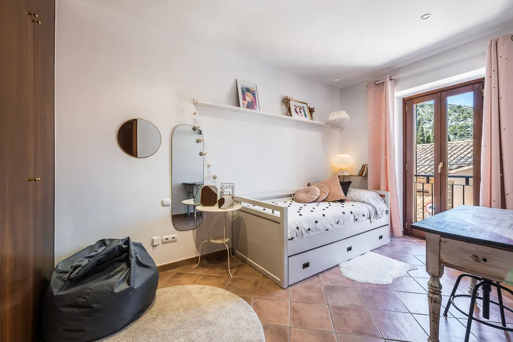 Casa de pueblo renovada con estilo, jardín, garaje y proyecto de piscina en Alaró-17