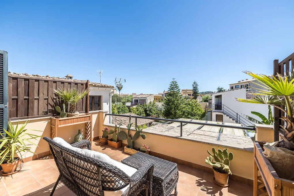 Casa de pueblo renovada con estilo, jardín, garaje y proyecto de piscina en Alaró-1